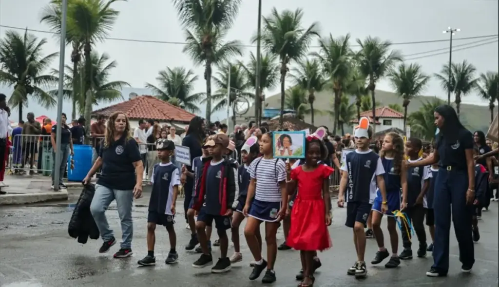 Alunos e professores das escolas de Conceição de Jacareí participaram do Desfile Cívico
