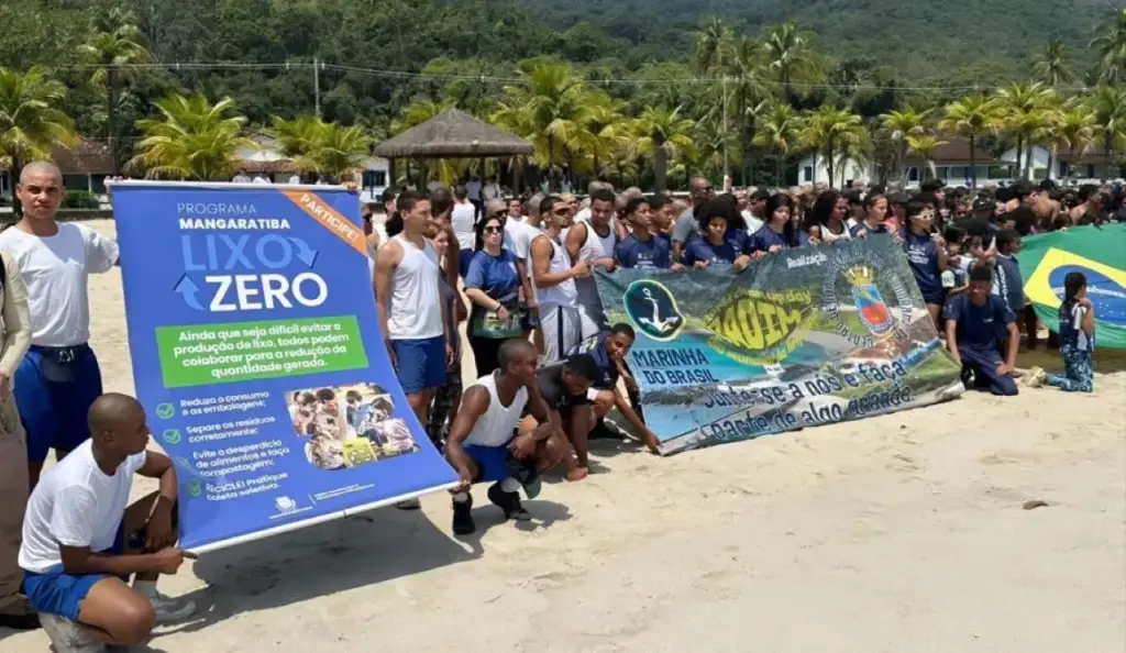 Participantes da ação ambiental se reuniram na Ilha da Marambaia