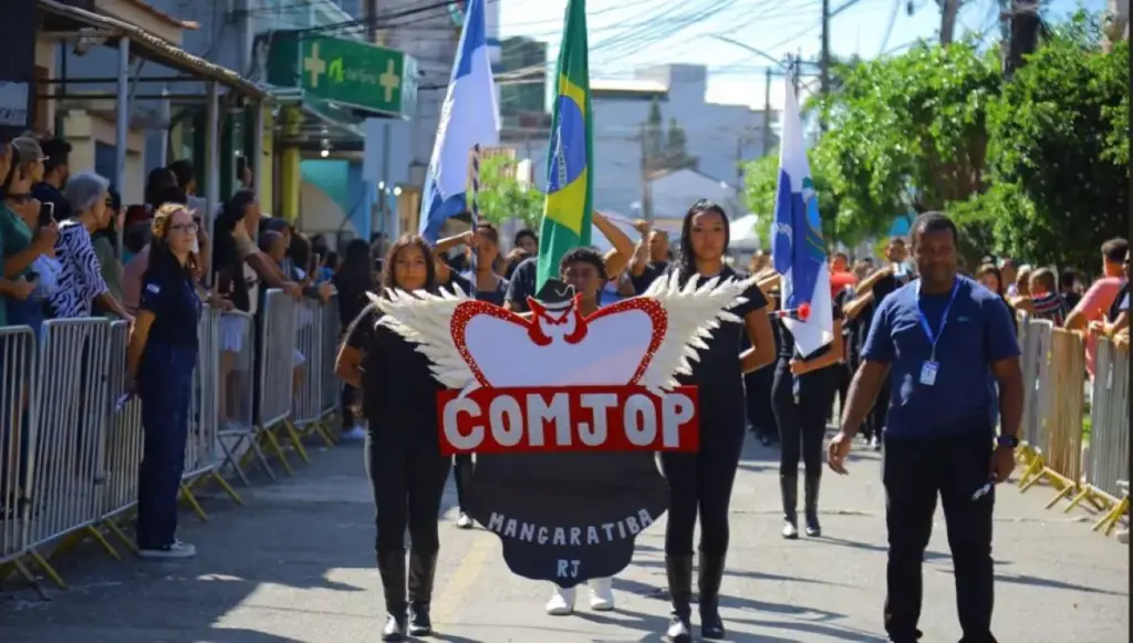 Banda marcial participa do Desfile Cívico de Itacuruçá