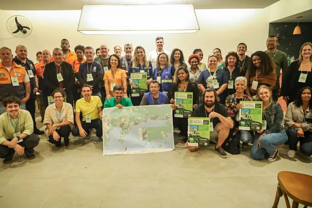 Representantes da Prefeitura de Mangaratiba, SEAS, ONU-Habitat, ICLEI e instituições parceiras posaram juntos no final do encontro