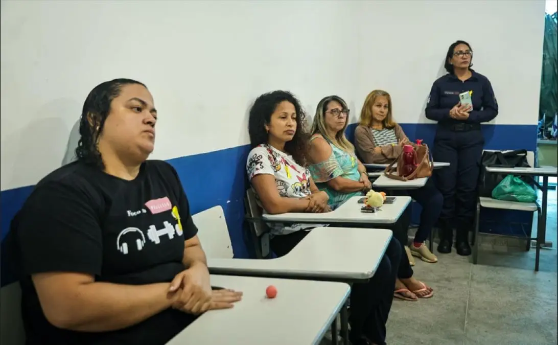 Mães de alunos do Projeto AmigãoCão participam de roda de conversa