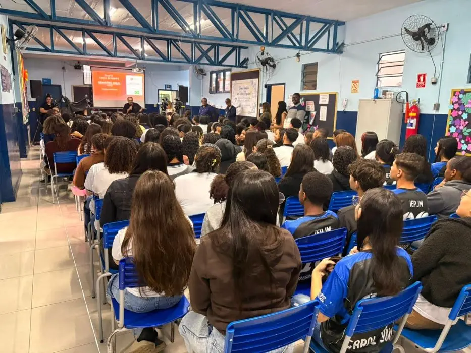 Estudantes do Instituto de Educação Professor Joel Monnerat, em Três Rios