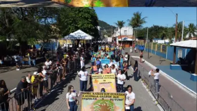 Moradores e famílias lotaram as ruas de Muriqui para acompanhar o 5º Desfile Cívico