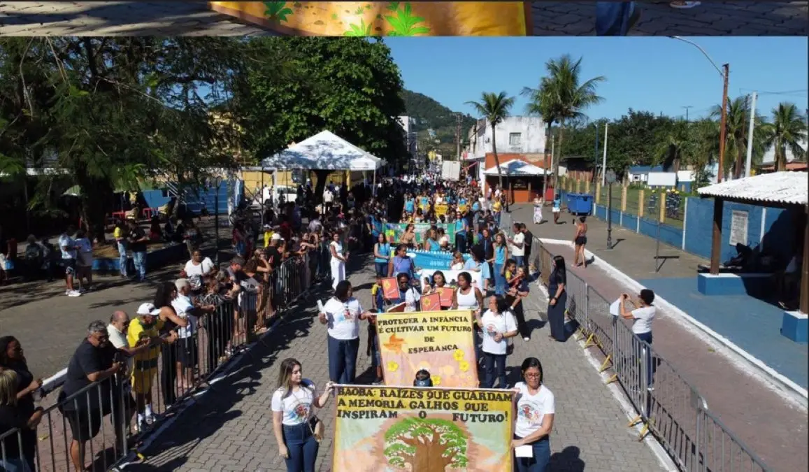 Moradores e famílias lotaram as ruas de Muriqui para acompanhar o 5º Desfile Cívico