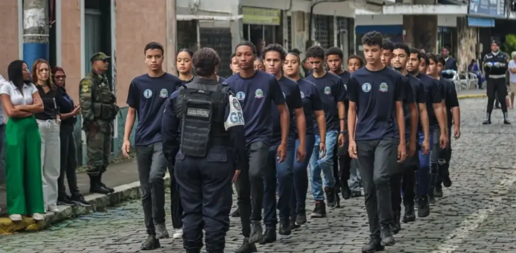 Alunos do projeto Patrulheiro Mirim, da Guarda Municipal de Mangaratiba