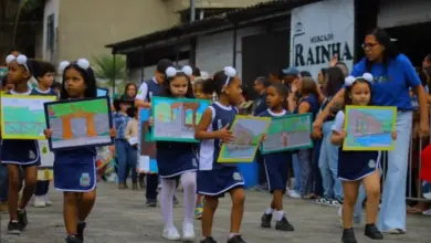 Desfile Cívico da Semana da Pátria reuniu estudantes, profissionais da Educação