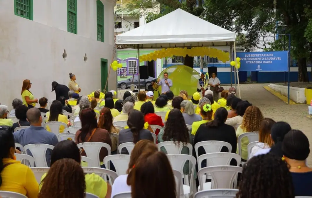 Programação do Setembro Amarelo reuniu idosos na Praça Robert Simões