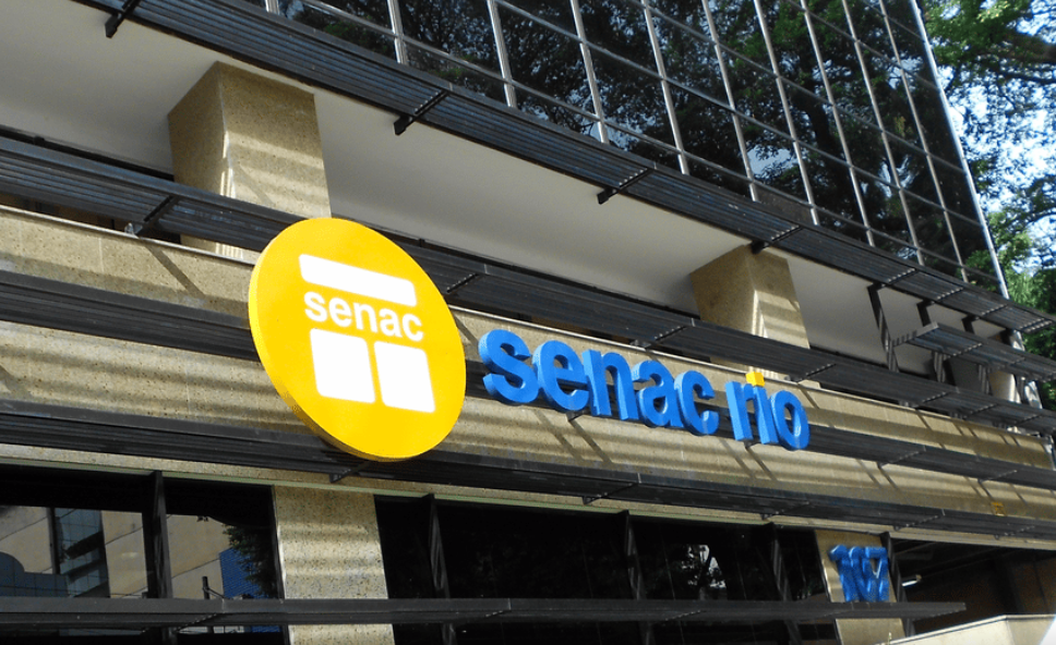Senac RJ oferece cursos gratuitos com foco no uso de ferramentas de Inteligência Artificial.