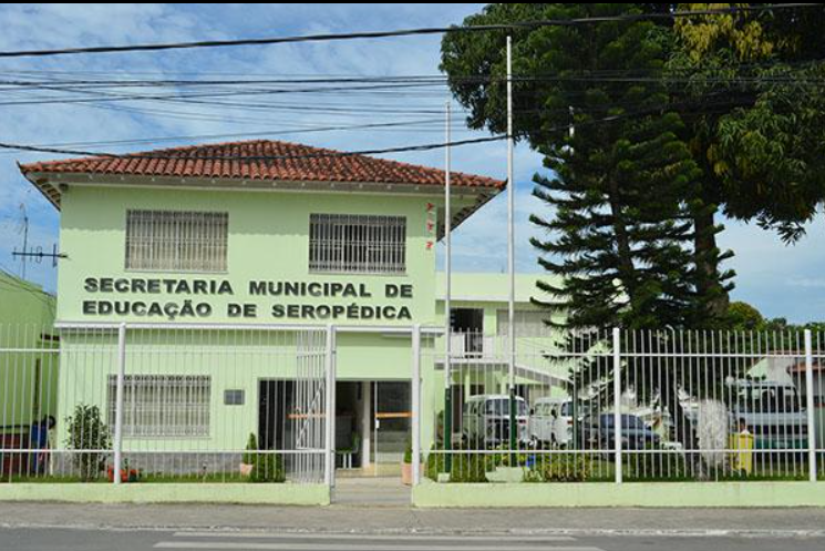 Profissionais da educação de Seropédica aprovaram Estado de Greve durante assembleia realizada pelo SEPE nesta segunda-feira (14).