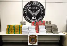Policiais Federais apreenderam cerca de 300 kg de maconha durante abordagem na Rodovia Presidente Dutra, em Seropédica.