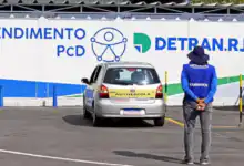 Detran-RJ autorizou CFCs a cadastrar veículos automáticos para aulas e exames práticos de direção. (Foto: Divulgação/Detran-RJ).