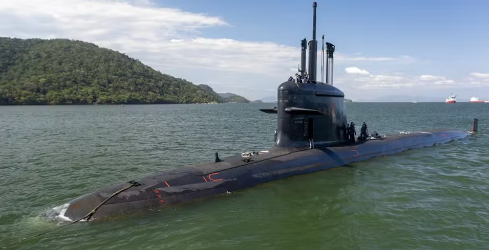 O submarino Almirante Karam realizou sua primeira imersão estática nas proximidades do Complexo Naval de Itaguaí, na Baía de Sepetiba.