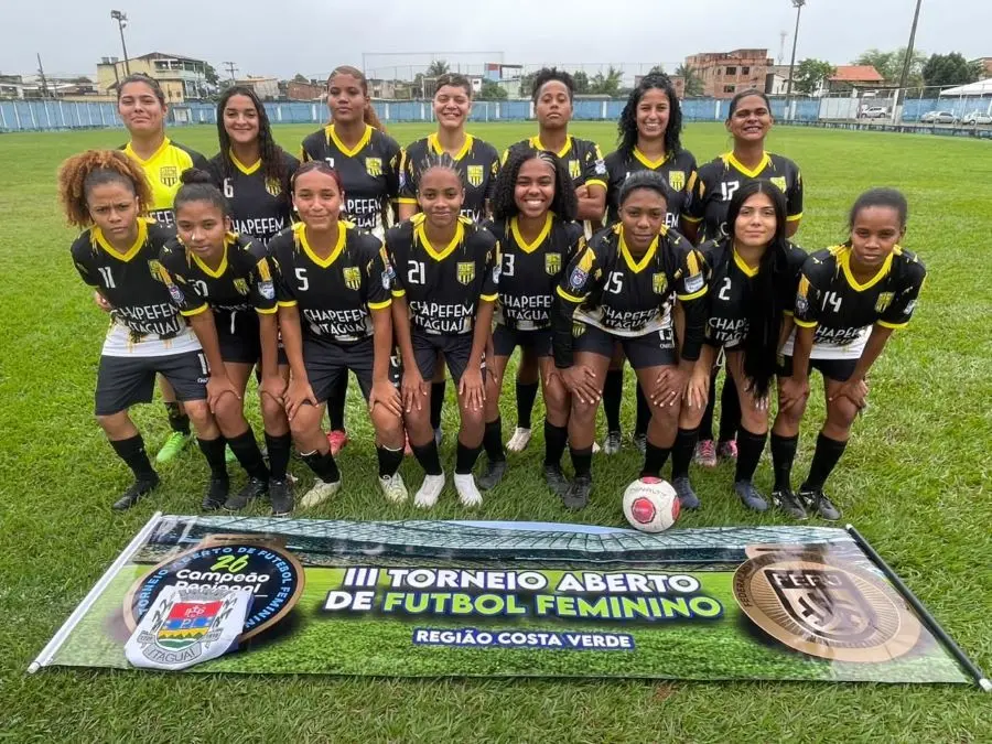 Jogadoras da seleção B de Itaguaí, vice-campeãs da Região Costa Verde