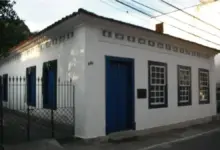 Fachada do Centro Cultural Cary Cavalcanti, em Mangaratiba