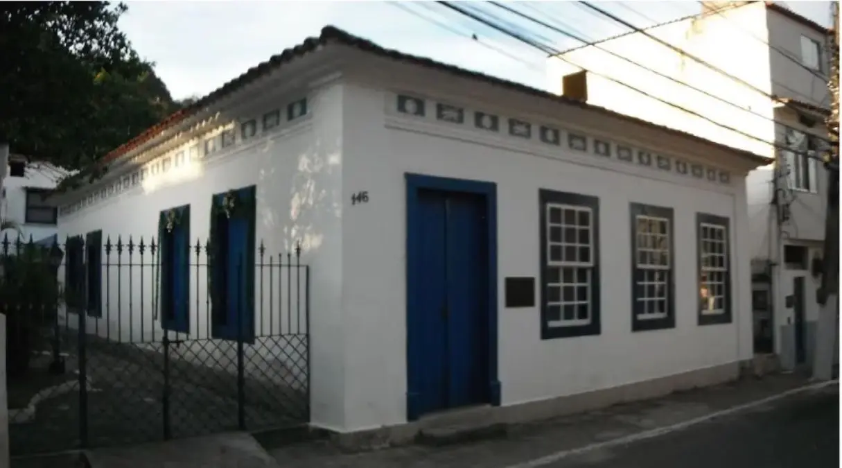 Fachada do Centro Cultural Cary Cavalcanti, em Mangaratiba