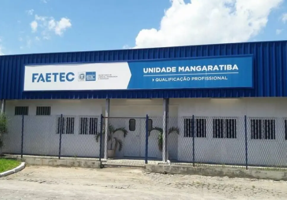 Fachada da Faetec, na Praia do Saco