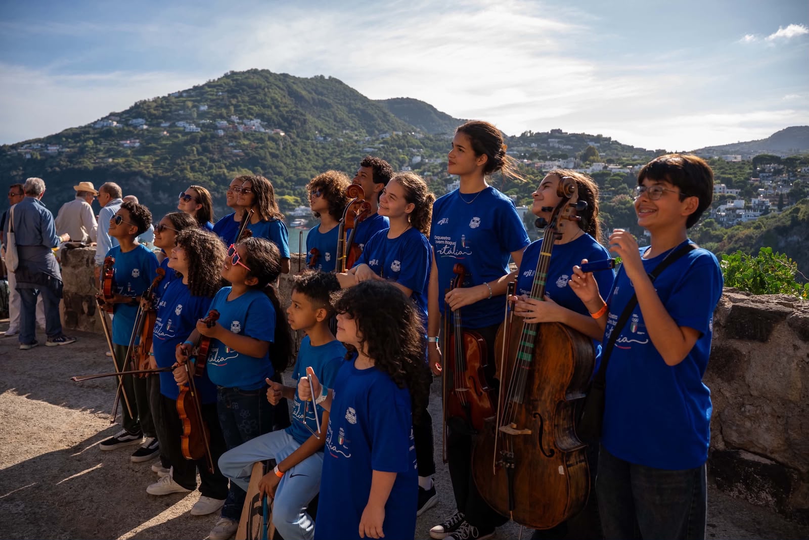 Integrantes da Orquestra Jovem de Itaguaí durante a programação do projeto “Sogno Azzurro”, na Itália.