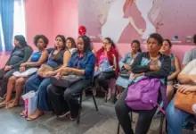 Mulheres de Mangaratiba durante palestra do Outubro Rosa
