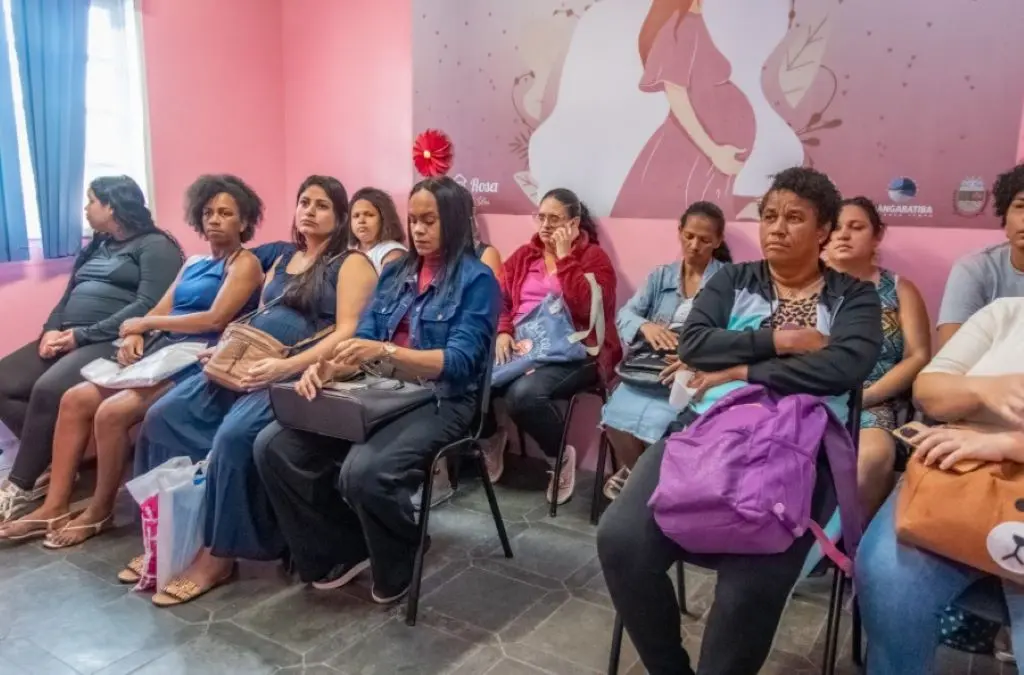 Mulheres de Mangaratiba durante palestra do Outubro Rosa