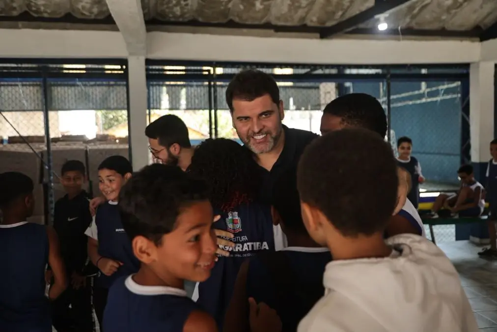 Prefeito Luiz Cláudio Ribeiro acompanhou a chegada de novos mobiliários