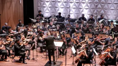 Orquestra Sinfônica Juvenil Carioca se apresenta sob a regência do maestro Carlos Sarria