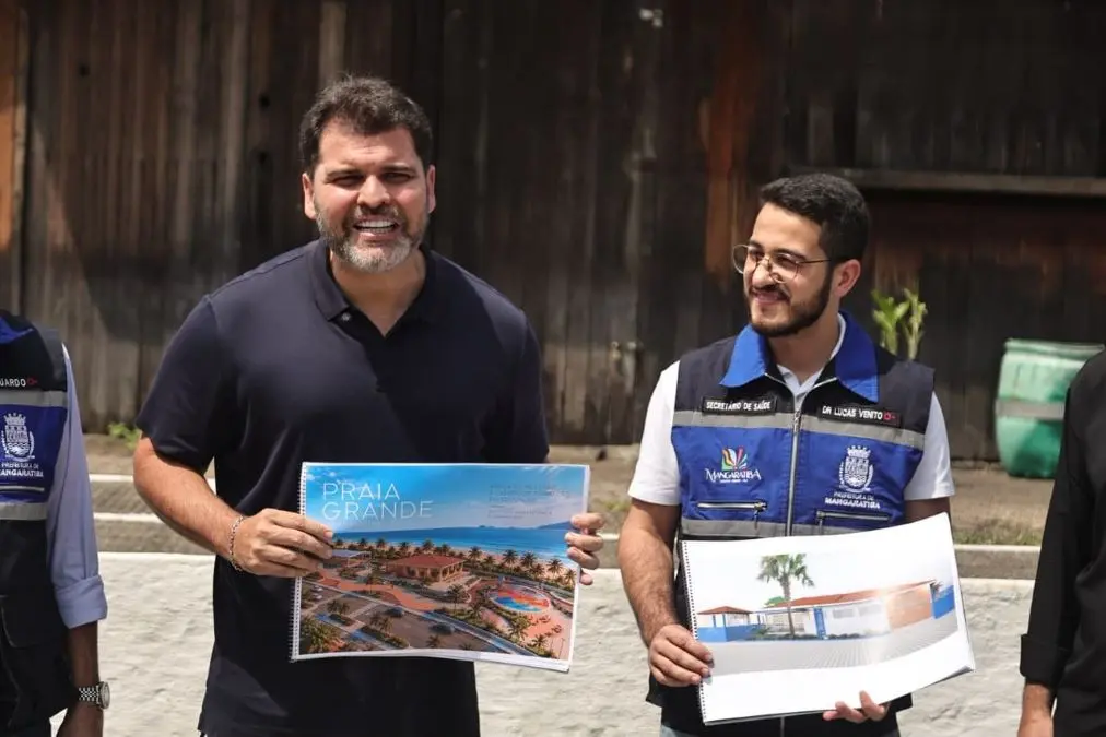 Prefeito Luiz Cláudio Ribeiro e o vice-prefeito Lucas Venito apresentam os projetos da Praça da Inclusão