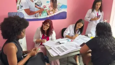 Atendimento na Casa Rosa durante mutirão