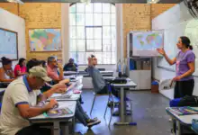 Matrículas para a Educação de Jovens e Adultos são realizadas pelo sistema Matrícula Fácil da rede estadual.