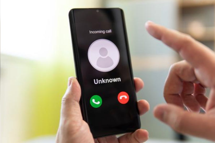 Novas regras para operadoras de telefonia buscam dificultar fraudes e aumentar a segurança das chamadas.