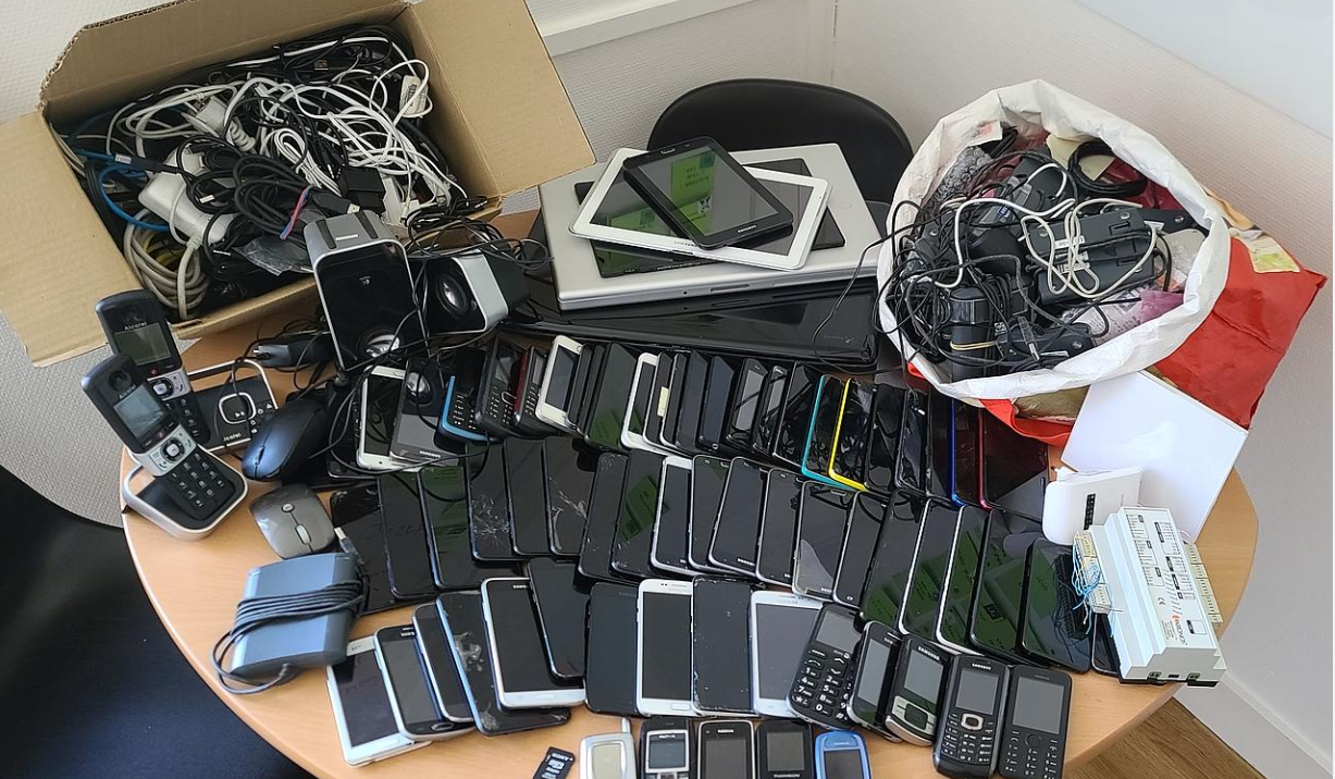 Serviço gratuito dos Correios permite entregar eletrônicos usados para reciclagem em agências participantes.