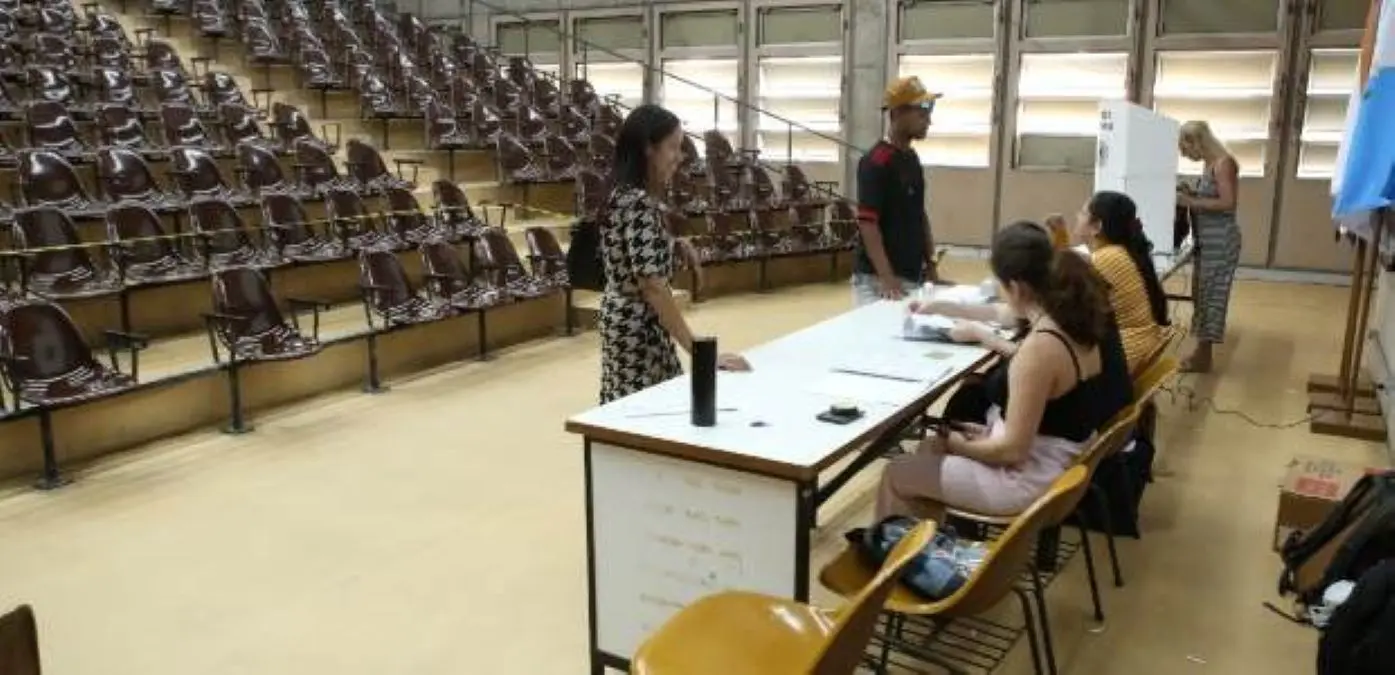 Eleitoras e eleitores devem consultar o local de votação
