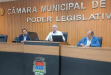 Subsecretário Felipe Pinheiro, presidente Ednei Oliveira, e Dr. Alex Botelho de Oliveira. Apresentação do projeto do Complexo Portuário e Hidroviário do Rio Guandu reuniu representantes do setor portuário, empresários, pescadores e integrantes do poder público na Câmara Municipal de Itaguaí (FOTOS WELINGTON CAMPOS)