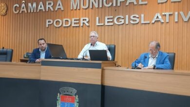 Subsecretário Felipe Pinheiro, presidente Ednei Oliveira, e Dr. Alex Botelho de Oliveira. Apresentação do projeto do Complexo Portuário e Hidroviário do Rio Guandu reuniu representantes do setor portuário, empresários, pescadores e integrantes do poder público na Câmara Municipal de Itaguaí (FOTOS WELINGTON CAMPOS)