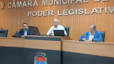 Subsecretário Felipe Pinheiro, presidente Ednei Oliveira, e Dr. Alex Botelho de Oliveira. Apresentação do projeto do Complexo Portuário e Hidroviário do Rio Guandu reuniu representantes do setor portuário, empresários, pescadores e integrantes do poder público na Câmara Municipal de Itaguaí (FOTOS WELINGTON CAMPOS)